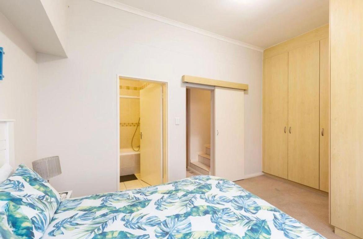 Apartment Waters Breakaway Bloubergstrand
